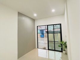 2 Bedroom House for sale in Air Force Institute Of Aviation Medicine, Sanam Bin, Khu Khot