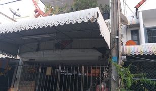 Таунхаус, 2 спальни на продажу в Lak Song, Бангкок Baan Suksan 6