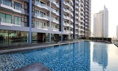 Photo 3 of the Communal Pool at Supalai Premier Asoke