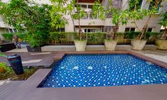 Photo 4 of the Communal Pool at The Rise Sukhumvit 39