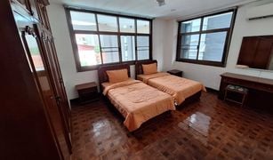 ขายคอนโด 3 ห้องนอน ใน คลองเตยเหนือ, กรุงเทพมหานคร Rishi Court