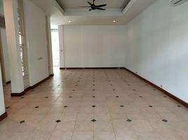 3 Schlafzimmer Reihenhaus zu vermieten im Prompak Gardens, Khlong Tan Nuea