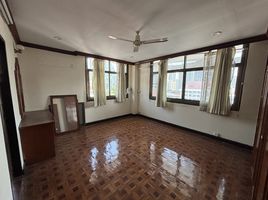 3 Schlafzimmer Appartement zu vermieten im Rishi Court, Khlong Toei Nuea, Watthana