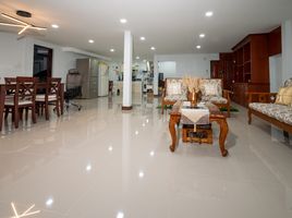 4 Schlafzimmer Villa zu verkaufen in Wang Thong Lang, Bangkok, Phlapphla