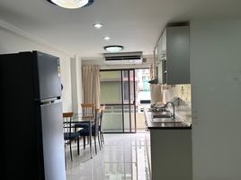 2 Schlafzimmer Appartement zu vermieten im Saranjai Mansion, Khlong Toei