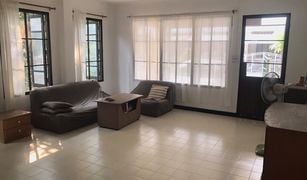 清迈 Nong Chom Budsarin Land & Houses Park 2 卧室 联排别墅 售 