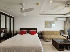 Studio Apartment for sale at Jomtien Plaza Condotel, Nong Prue