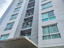 Studio Condo for rent at Ratchada City 18, Sam Sen Nok