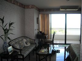 2 спален Кондо на продажу в Saranchol Condominium, Na Kluea