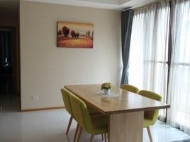 2 спален Кондо в аренду в The Emporio Place, Khlong Tan