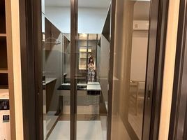 1 Bedroom Condo for sale at XT Huaikhwang, Din Daeng, Din Daeng