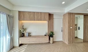 曼谷 Khlong Toei Nuea Ruamjai Heights 1 卧室 公寓 售 