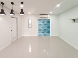 3 Bedroom Townhouse for sale at Villette Lite Ratchapruk-Pinklao, Mahasawat