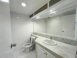 3 Bedroom Condo for rent at Ma Peng Seng, Lumphini