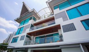 曼谷 Khlong Toei Nuea Baan Saraan 3 卧室 公寓 售 
