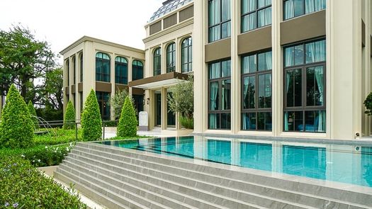 图片 1 of the Piscine commune at Grand Bangkok Boulevard Krungthepkritha