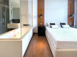 1 Schlafzimmer Wohnung zu vermieten im The Address Sukhumvit 28, Khlong Tan