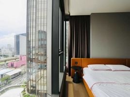 1 Schlafzimmer Wohnung zu vermieten im The Esse at Singha Complex, Bang Kapi