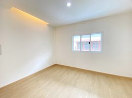 2 Bedroom Townhouse for sale in Paradise Park Shopping Center, Nong Bon, Bang Chak