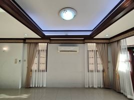 4 Schlafzimmer Haus zu vermieten in Bangkok, Somdet Chaophraya, Khlong San, Bangkok