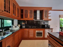 4 Schlafzimmer Villa zu vermieten im Nai Harn Baan Bua, Rawai