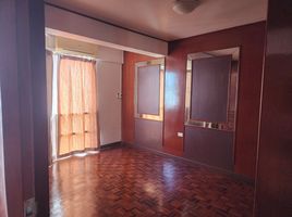 2 Schlafzimmer Wohnung zu vermieten im Ratdamnoen Condominium, Wat Sommanat, Pom Prap Sattru Phai