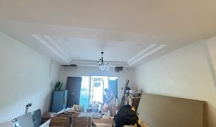 Таунхаус, 2 спальни на продажу в Раваи, Пхукет 