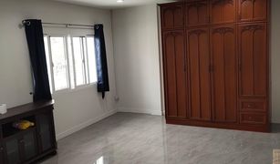 3 Bedrooms Townhouse for sale in Khlong Tan Nuea, Bangkok 