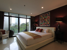 2 Bedroom Apartment for sale at Baan Prompong, Khlong Tan Nuea, Watthana