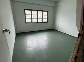 4 спален Магазин for sale in Пляж Вонг Амарт, Na Kluea, Банг Ламунг