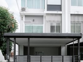 3 Bedroom Townhouse for sale at The Metro Rattanathibet, Sai Ma, Mueang Nonthaburi