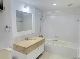 2 Schlafzimmer Wohnung zu vermieten im Acadamia Grand Tower, Khlong Tan Nuea