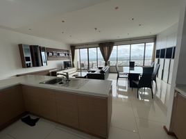 3 спален Кондо в аренду в The Emporio Place, Khlong Tan