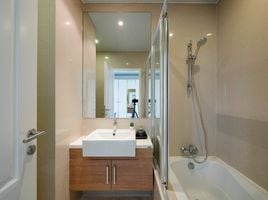 1 Bedroom Apartment for sale at Noble Refine, Khlong Tan