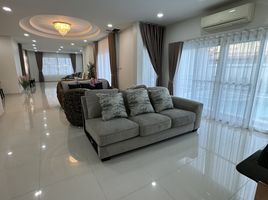 4 Bedroom House for sale at Lake Side Court 3, Pong, Pattaya