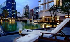 Фото 3 of the สระว่ายน้ำ at Marriott Executive Apartments Sathorn Vista Bangkok