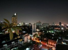 2 Schlafzimmer Wohnung zu vermieten im Modern Town, Khlong Tan Nuea