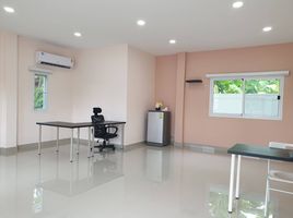 100 m² Office for rent in Nakhon Pathom, Tha Krachap, Nakhon Chai Si, Nakhon Pathom
