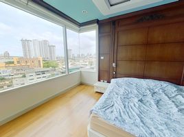 3 Bedroom Apartment for sale at Watermark Chaophraya, Bang Lamphu Lang, Khlong San, Bangkok