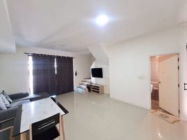 3 Schlafzimmer Reihenhaus zu vermieten im Pleno Ladprao-Serithai, Ram Inthra