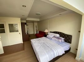 1 Bedroom Apartment for sale at Centurion Park, Sam Sen Nai