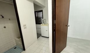 ขายอพาร์ทเม้นท์ 3 ห้องนอน ใน คลองตันเหนือ, กรุงเทพมหานคร Prompong Mansion