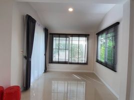 3 Schlafzimmer Villa zu vermieten im Mantana Rama 9-Srinakarin, Hua Mak