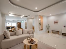 2 Schlafzimmer Villa zu verkaufen in Watthana, Bangkok, Phra Khanong Nuea