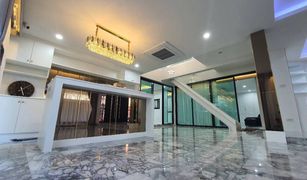 5 Bedrooms House for sale in Lat Phrao, Bangkok Ruam Chok Village
