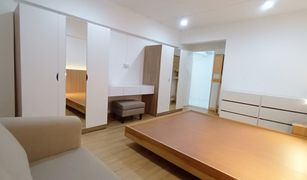2 Bedrooms Condo for sale in Sam Sen Nai, Bangkok J.C. Tower Inthamara