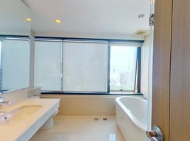 2 Bedroom Apartment for rent at The Royal Maneeya, Lumphini