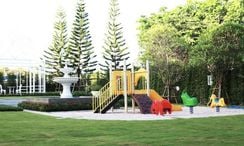 Fotos 2 of the Outdoor Kids Zone at Golden Town Charoen Muang - Superhighway