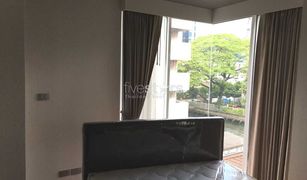 2 Bedrooms Condo for sale in Khlong Toei Nuea, Bangkok Inter Lux Residence