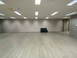 272 m² Office for rent at Lumpini Tower Rama 4, Thung Mahamek